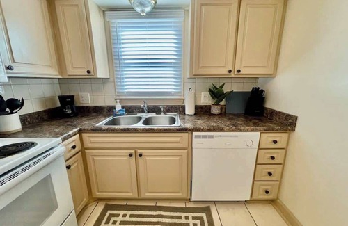 Joslyn Castle Apartment | Cathedral 4-Close to UNMC!