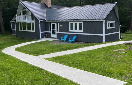Stamford House | Catskill Hidden Getaway with amazing great room, views, and room for everyone!