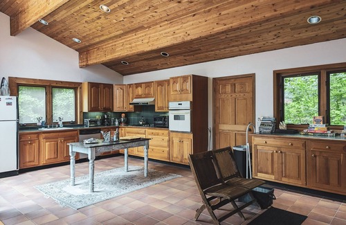 New Kingston Ski Chalet | Catskill Mountain Cabin - Hot Tub, Sauna, Game Room and Pond, min. to ski & town