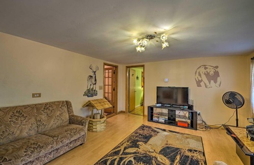 East Durham House | Catskill Mtn Home with Deck about 1 Miles to Zoom Flume!