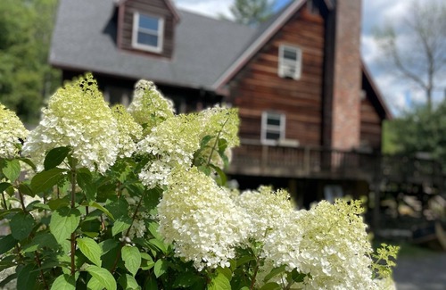 Maplecrest Cabin | Catskills Windham Hunter Mountain Cabin Getaway