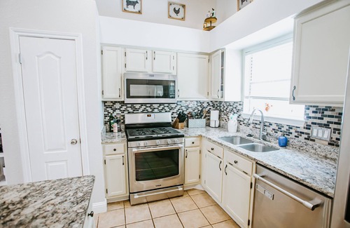 Maple Run House | Cattle House - Soak in the Texas Hill Country vibe