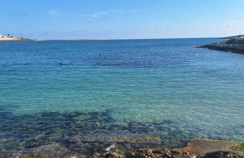 Gharb Villa | Cauchi corner house with roof top pool airconditioned!
