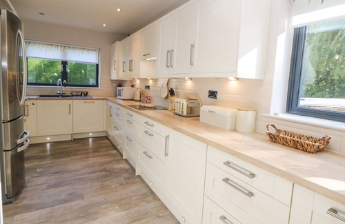 Sheffield Cottage | CAUSEWAY HIDEAWAY, romantic, with a garden in Dore