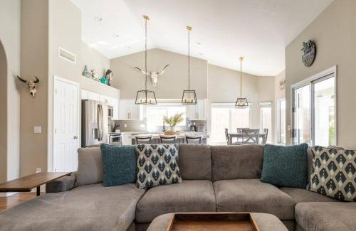 Tatum Ranch House | Cave Creek Classy 4 bedrooms, Heated pool, pool table