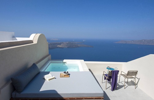 Imerovigli Apartment | Cave house with outdoor heated jacuzzi
