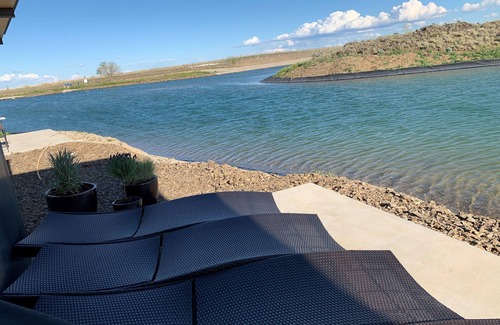 Quincy House | CaveB Lake House - come for concerts, or a relaxing get away in the sunshine