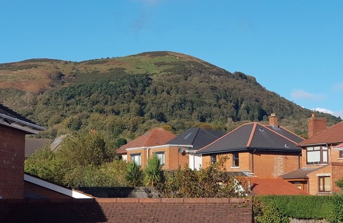 Belfast House | Cavehill View. An elegant 4 BR house with parking. Your perfect Belfast retreat!