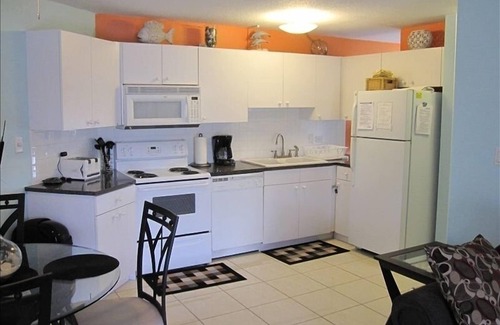 Seven Mile Beach Condo | Cayman Reef #3 - One bed condo with King Bed great location on Seven Mile Beach