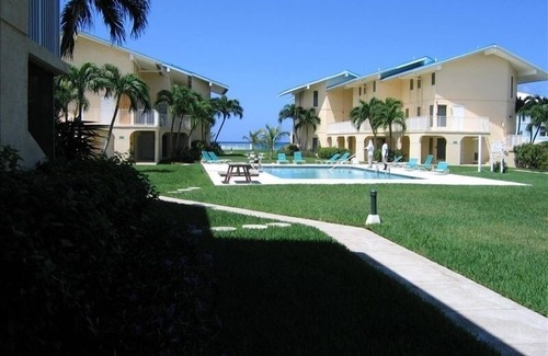 Seven Mile Beach Condo | Cayman Reef #3 - One bed condo with King Bed great location on Seven Mile Beach