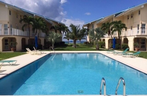 Seven Mile Beach Condo | Cayman Reef #3 - One bed condo with King Bed great location on Seven Mile Beach