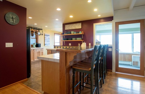 Romulus Cottage | Cayuga Gray: Lakefront Home Near Cayuga Wineries!