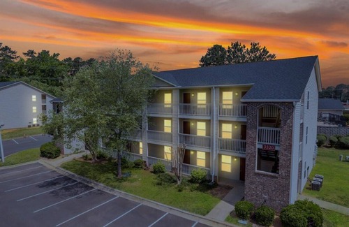 Westover Apartment | CB 974-301 Fayetteville Oasis I Modern, Comfy