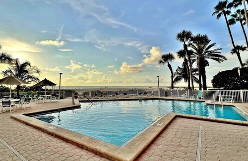 Sand Key Condo | CBC 2-3C –Beautiful Beach Front Condo!