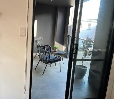 Launceston CBD House | CBD Elizabeth St Modern Townhouse - Secure Parking