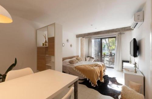 Villa Mercedes Apartment | Cbmona Suites