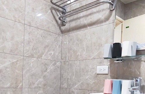 Wanhua Apartment | CC No.3 House /MRT 3 min walk/捷運3分鐘/近西門/全新裝潢/頂級衛浴/2-6人