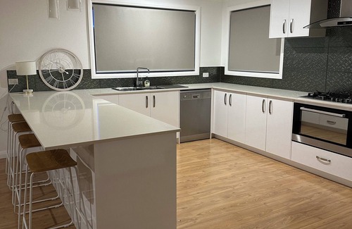 North Tamworth House | CC's Country Cottage- Modern, airconditioned, family-friendly space.
