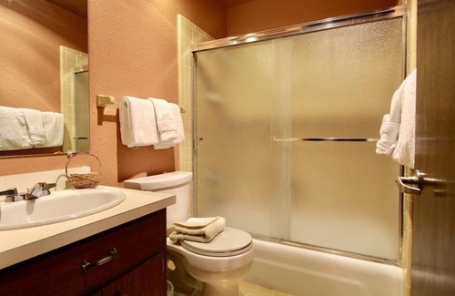 Dillon Apartment | Cc20 Chateau Claire 2 Bedroom Condo