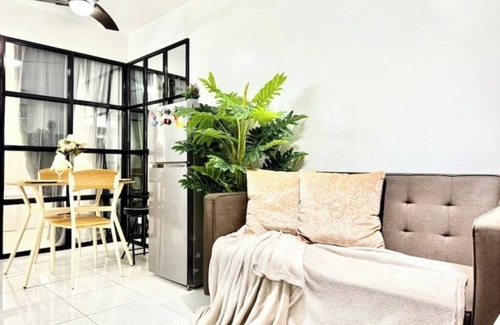 Mandaue Condo | CebuHouseT10/2BR/8pax/UNLI5G/Netflix+Youtube