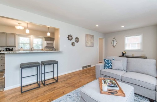 Lexington House | Cecil's Cozy Cottage
