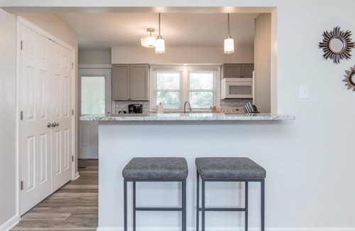 Lexington House | Cecil's Cozy Cottage