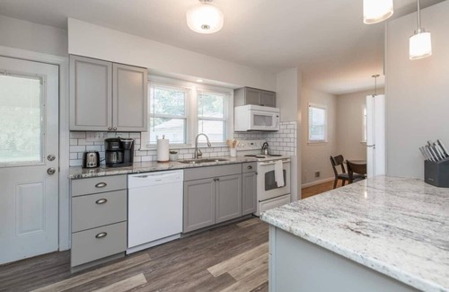 Lexington House | Cecil's Cozy Cottage