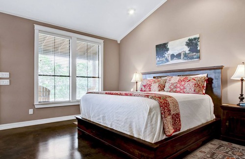 Comfort Cabin | Cedar Cabin at RRR - A Birdy Vacation Rental