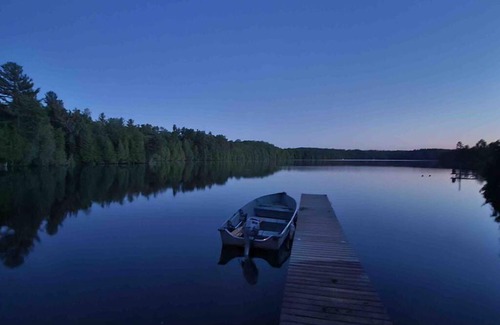 North Frontenac House | Cedar Cabin - North Frontenac Lodge