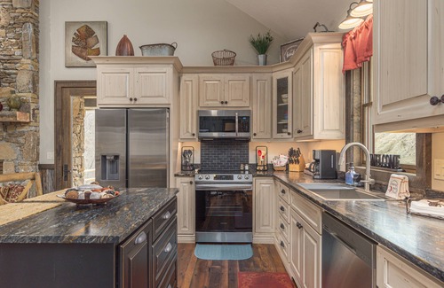 Waynesville House | Cedar Cliff Cabin at Rivers Edge Rentals. Luxurious reclaimed 125 year old cabin