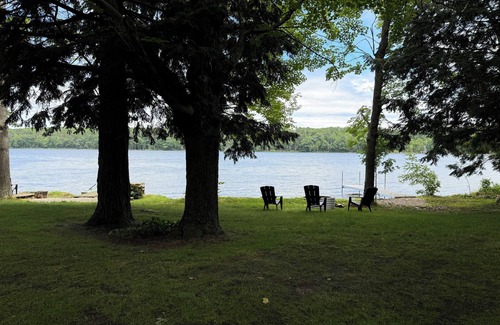 Alden Cabin | CEDAR COTTAGE - Lakefront on Thayer Lake in Alden with WiFi, AC