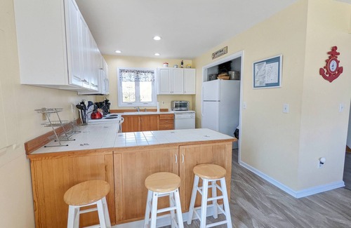 Deep Hole House | Cedar Cove - Waterfront home w/Fire pit!