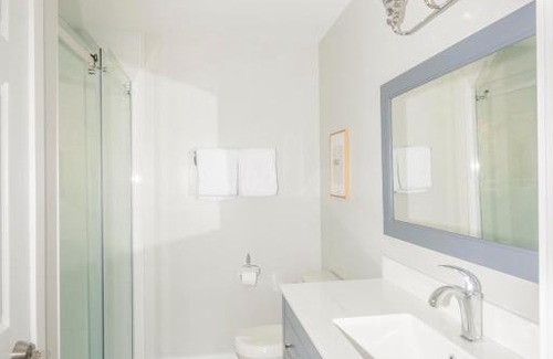 Tuwanek House | Cedar Creek Cottage 4BR - Welcome to Your Private Oasis Steps from the Beach