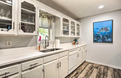 Gun Barrel City House | Cedar Creek Lake Home Private Dock and Hot Tub