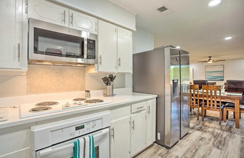 Gun Barrel City House | Cedar Creek Lake Home Private Dock and Hot Tub