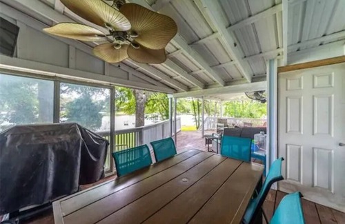 Enchanted Oaks House | Cedar Creek Lake-Paddleboards-Kayaks-Sunsets