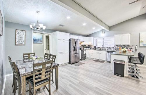 Gun Barrel City House | Cedar Creek Reservoir Home with Deck and Dock