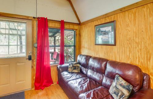 Davis Apartment | Cedar Falls Cabin 3 Next to Turner Falls Park