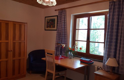 Hinrichshagen Apartment | Cedar log cabin ZBZ Stella - Guesthouses Eva-Maria and Reinhard Köhler