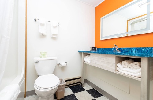 Trowbridge Park Hotel | Cedar Motor Inn