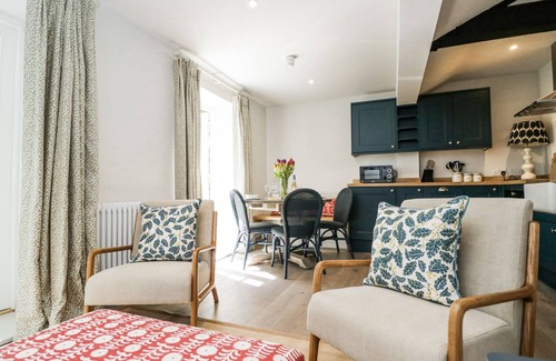 Elcot Cottage | CEDAR, pet friendly, with pool in Kintbury