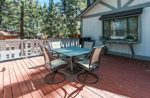 Meadowbrook Estates House | Cedar Pines - Fireplace, Deck, Barbecue, Close to Hiking Trails