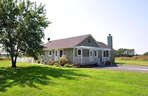 Woolford Cottage | Cedar Point 6.5 Acre Waterfront Family Retreat With Pool And Sandy Beach!