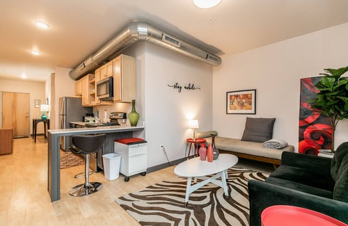 Cedar Rapids - Iowa City Apartment | Cedar Rapids Long Term Furnished Kingston Apt