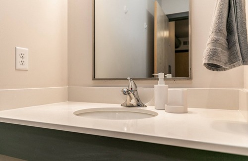 Cedar Rapids - Iowa City House | Cedar Rapids Modern Apartment Long Term Rental