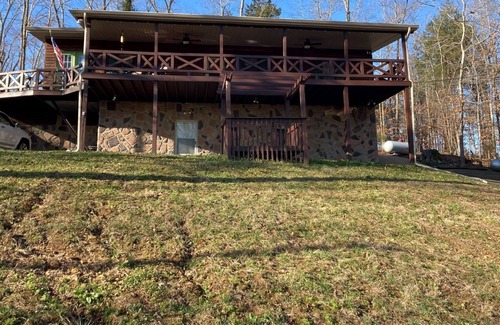 Sugar Tree Cabin | Cedar Retreat Cabin at Sugar Tree on the Tennessee River