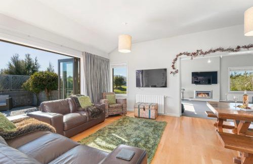 Albert Town House | Cedar Sanctuary - Albert Town Holiday Home