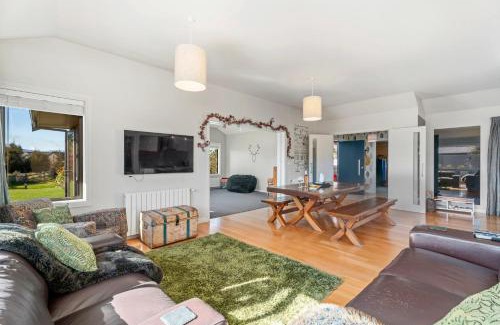 Albert Town House | Cedar Sanctuary - Albert Town Holiday Home