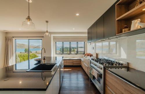 Lake Tekapo House | Cedar Sky - 3BR Near Lake Tekapo and Mt John