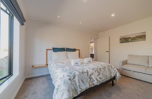 Lake Tekapo House | Cedar Sky - 3BR Near Lake Tekapo and Mt John